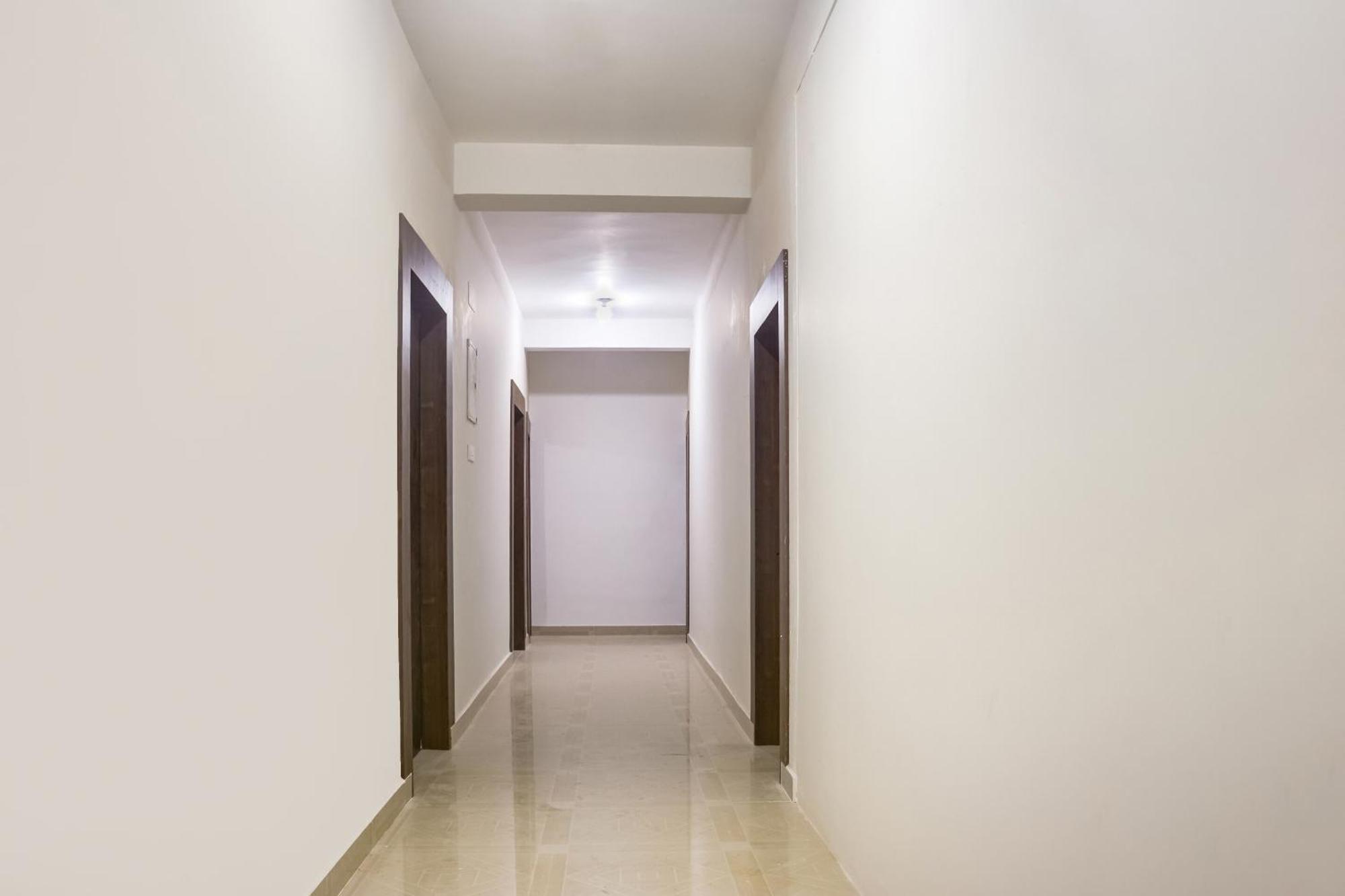 Hotel O Tushar Continental นิวเดลี ภายนอก รูปภาพ