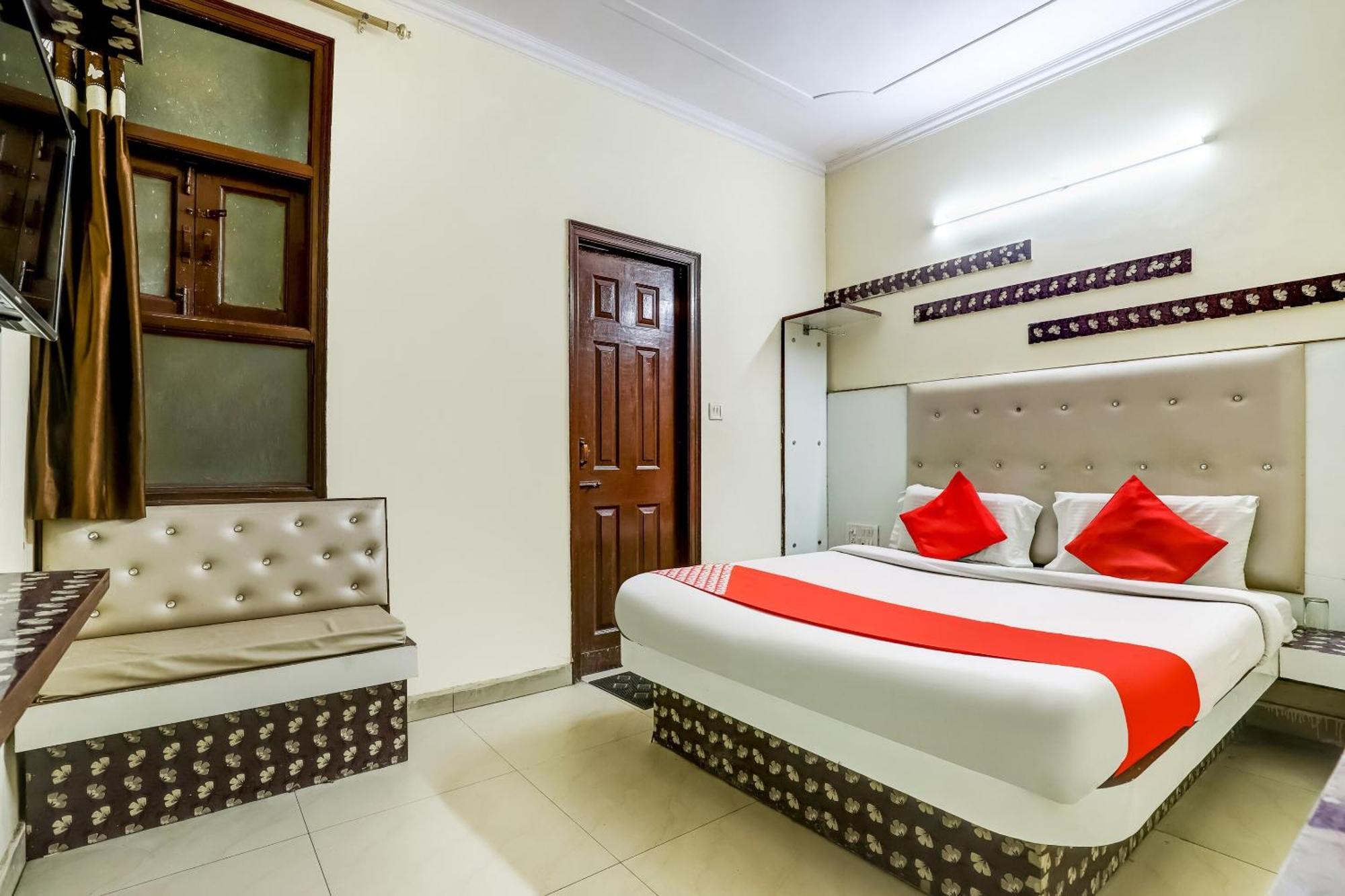 Hotel O Tushar Continental นิวเดลี ภายนอก รูปภาพ